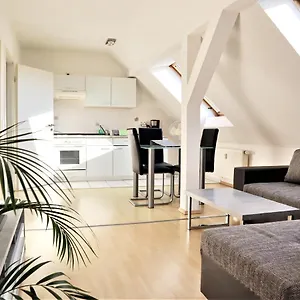 Kuschelige Dachgeschosswohnung Am Clarapark Apartment Leipzig